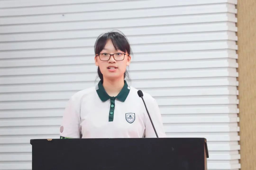 华桂宏校长一行赴南京师范大学附属中学颁发录取通知书